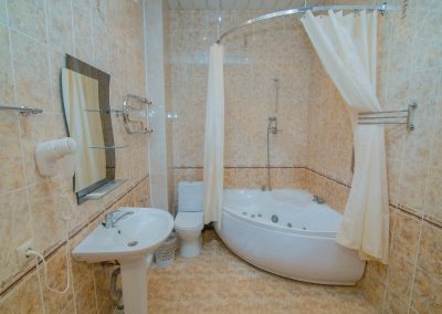 Двухкомнатный люкс в санатории Воронеж в городе Ессентуки - фотография