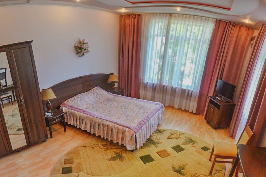 Двухкомнатный люкс в санатории Воронеж в городе Ессентуки - фотография