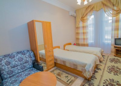 Двухместный улучшенный номер в санатории Воронеж в городе Ессентуки - фотография