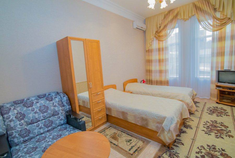 Двухместный улучшенный номер в санатории Воронеж в городе Ессентуки - фотография