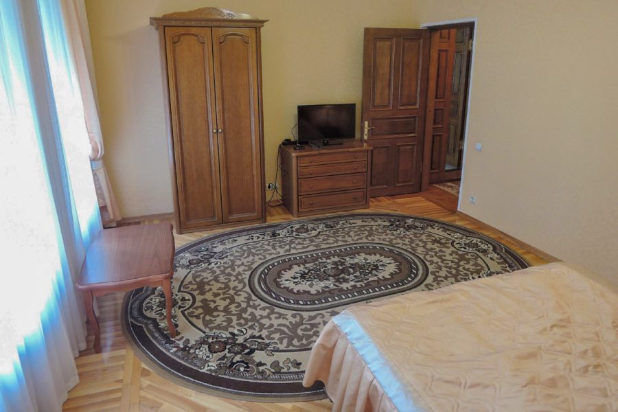 Трехкомнатный люкс в санатории Воронеж в городе Ессентуки - фотография