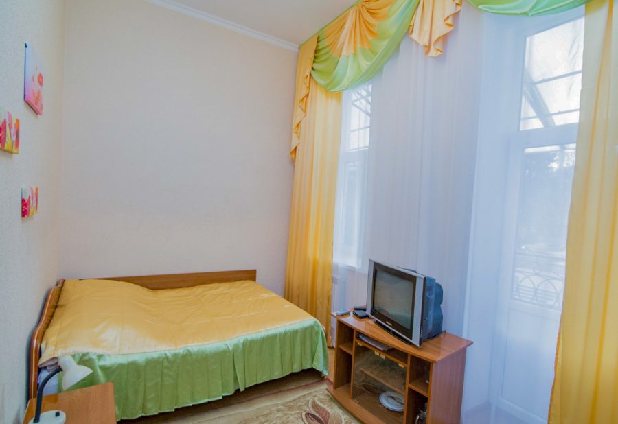 Одноместный улучшенный номер в санатории Воронеж в городе Ессентуки - фотография