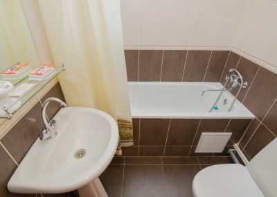 Одноместный улучшенный номер в санатории Воронеж в городе Ессентуки - фотография