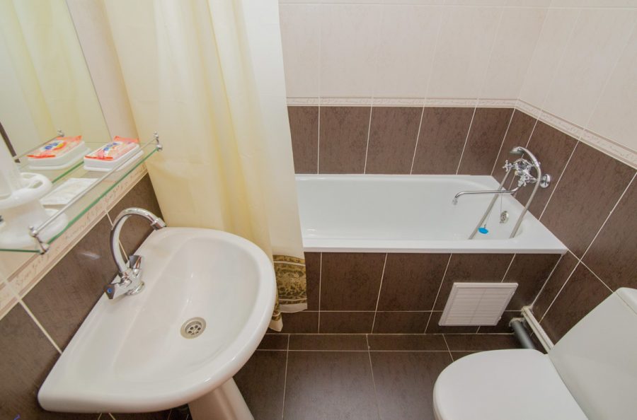 Одноместный улучшенный номер в санатории Воронеж в городе Ессентуки - фотография