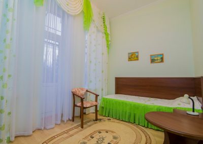 Одноместный улучшенный номер в санатории Воронеж в городе Ессентуки - фотография