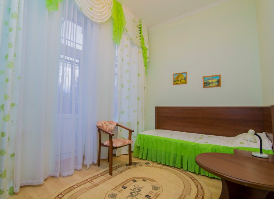 Одноместный улучшенный номер в санатории Воронеж в городе Ессентуки - фотография
