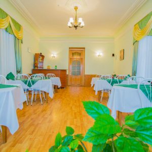 Обеденный зал в санатории Воронеж в городе Ессентуки - фотография