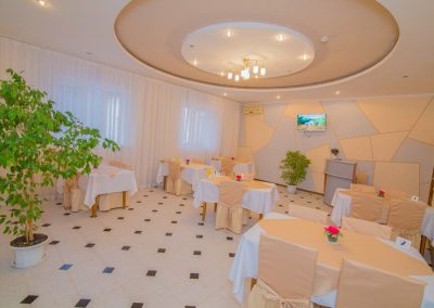 Обеденный зал в санатории Воронеж в городе Ессентуки - фотография