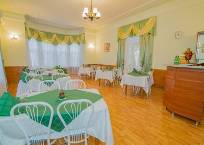 Обеденный зал в санатории Воронеж в городе Ессентуки - фотография