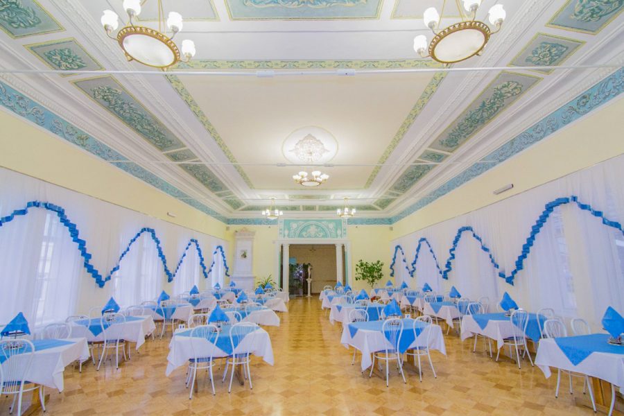 Обеденный зал в санатории Воронеж в городе Ессентуки - фотография