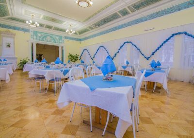 Обеденный зал в санатории Воронеж в городе Ессентуки - фотография