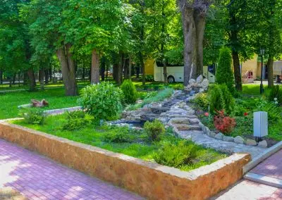 Территория санатория Воронеж в городе Ессентуки - фотография