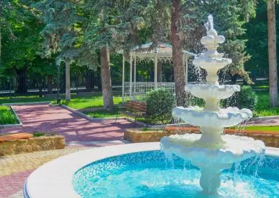 Территория санатория Воронеж в городе Ессентуки - фотография