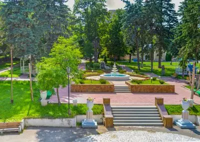 Территория санатория Воронеж в городе Ессентуки - фотография