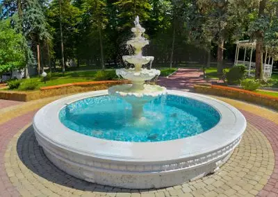 Территория санатория Воронеж в городе Ессентуки - фотография
